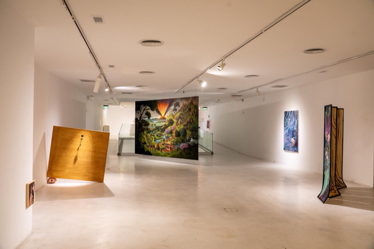 Los Días Nocturnos — vista general de sala